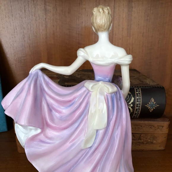 Royal Doulton Figurine - Picture 4 of 6